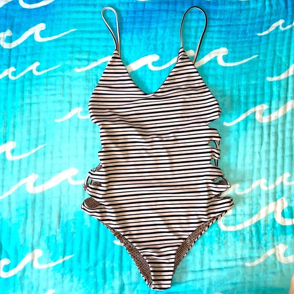 ACACIA Florence One Piece in Classic size Medium - Picture 1 of 3